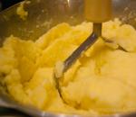 Instructions for preparing a side dish of potatoes with cheese Mashed potatoes with cheese